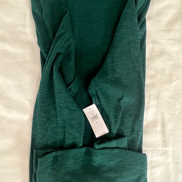 Gap - Forest Green 
RIB TURTLENECK
Size Small NWT - Picture 10 of 12
